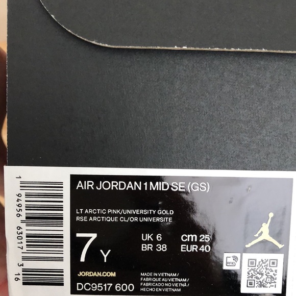 💖💛NIKE AIR JORDAN 1 MID SE GS SNEAKERS💛💖 - Picture 11 of 11